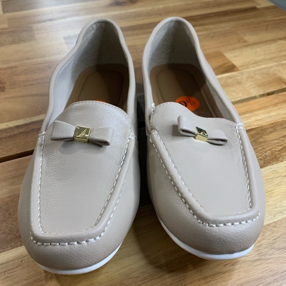 Nautica Women’s Remi Tan Bow Tie Logo Loafer size 9 1/2 - Picture 3 of 7
